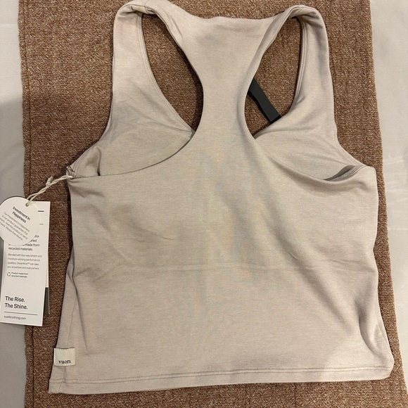 NWT Vuori Ecru Halo Performance Crop - Picture 2 of 2